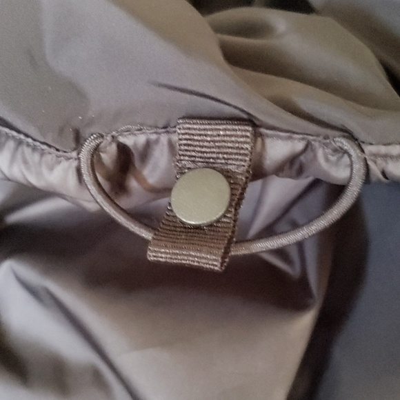 Nike women's black windbreaker with snap front - Picture 7 of 7